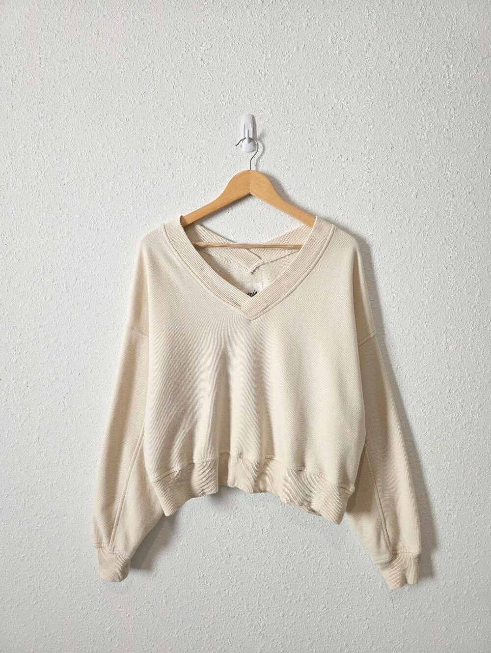 Aerie Cream V Neck Crop Sweatshirt S